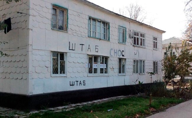 В Янгихаётском районе загорелся деревянный многоквартирный дом