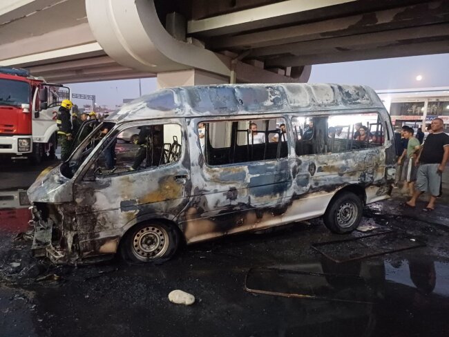 В Яшнабадском районе полностью сгорел микроавтобус