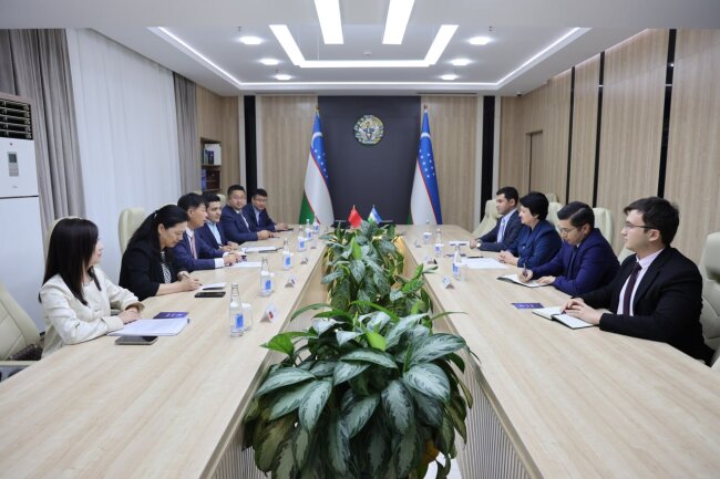 Министр дошкольного и школьного образования Узбекистана провела встречу с делегацией из Китая