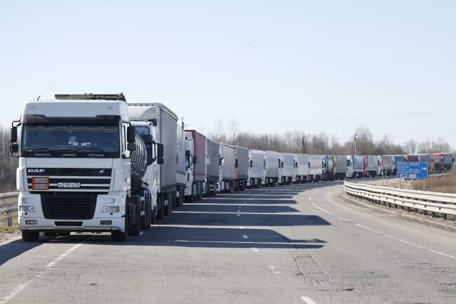 Узбекистан снижает стоимость транзитного сбора за проезд крупногабаритных грузовиков