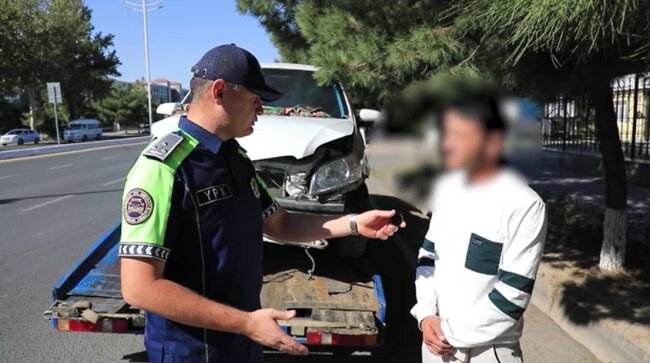 В Джизаке мужчина уснул за рулём автомобиля и снёс светофор рядом со школой