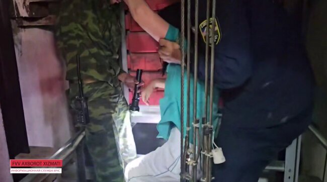 В одном из ТРЦ Чиланзарского района 5 человек застряли в лифте между этажами