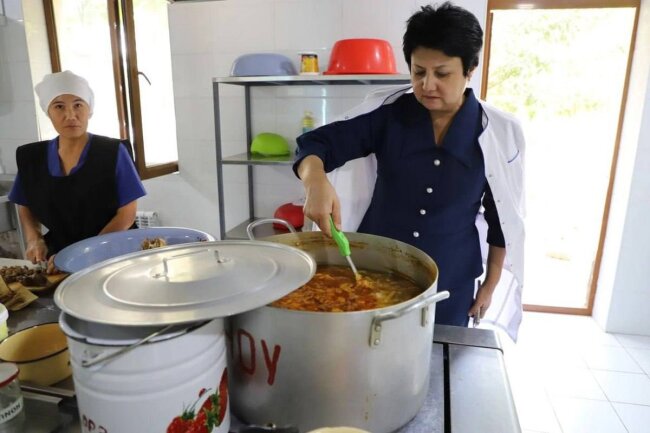 109 детей остаются в больницах Ташкентской области после массового отравления