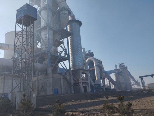 Экологии опровергли информацию о загрязнении воздуха со стороны цементного завода в Ферганской области