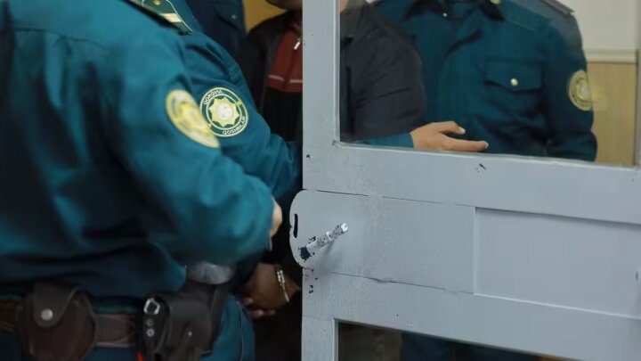 В Сергелийском районе мужчина показал свой половой орган двум женщинам