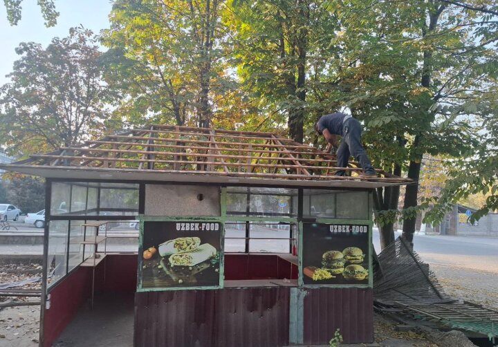 Суд обязал снести незаконное кафе в Андижанской области