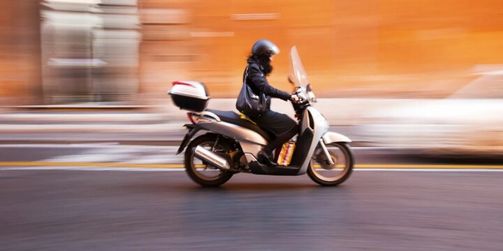 Некоторым гражданам Узбекистана не придётся получать права на управление скутером