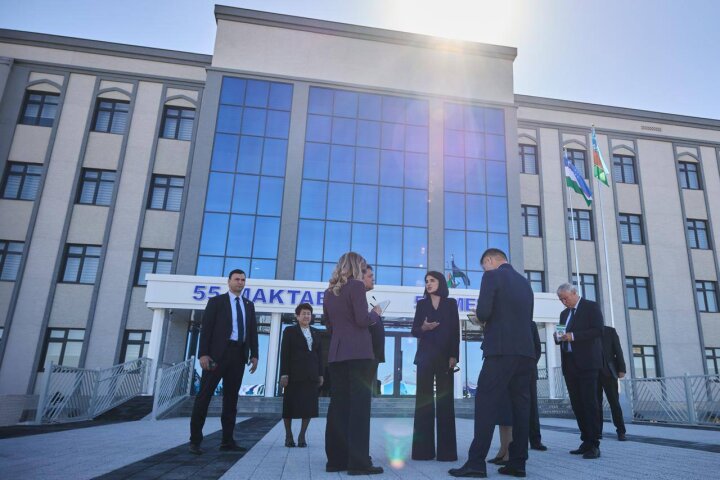 Саида Мирзиёева приняла участие в открытии новой школы в Нукусе