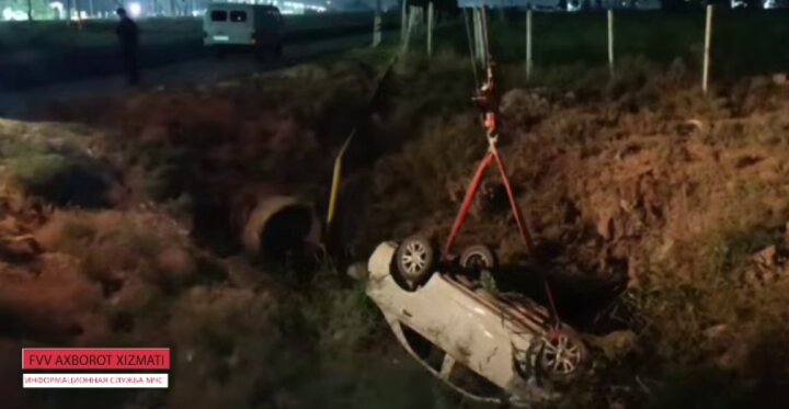 Автомобиль «Cobalt» оказался в кювете на крыше в Сурхандарье