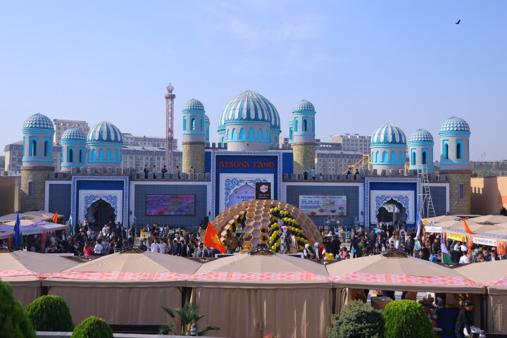 Более 150 пчеловодов собрались на фестивале мёда в Намангане