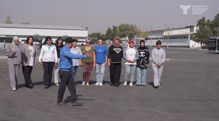 Женщины осваивают автобусы Ташкента