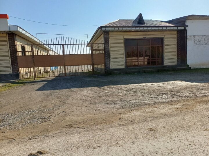 В Джизаке арестовали нежилое здание предприятия за огромные долги