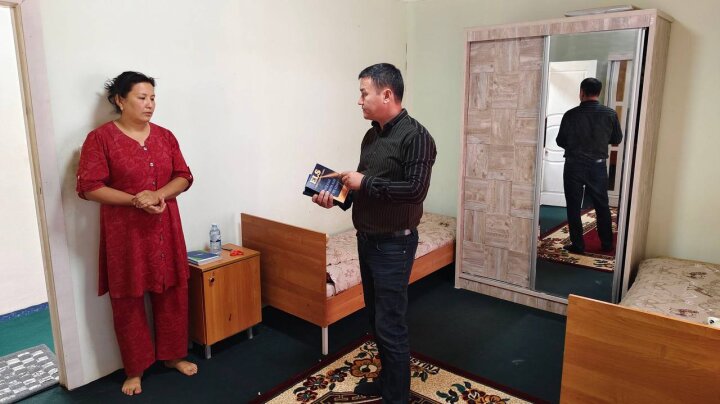 Представитель детского Омбудсмена проверил семейный детский дом в Кашкадарье