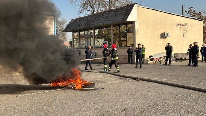 Учения по ликвидации последствий землетрясения прошли в аэропорту Ташкента