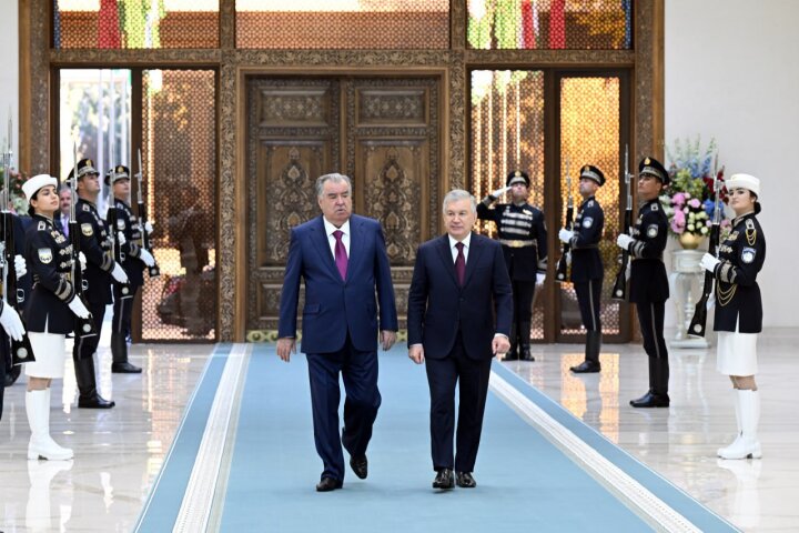 Шавкат Мирзиёев провёл встречу с Президентом Таджикистана