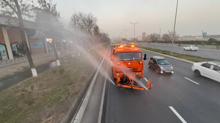 Власти увлажнили 552 км улиц Ташкента