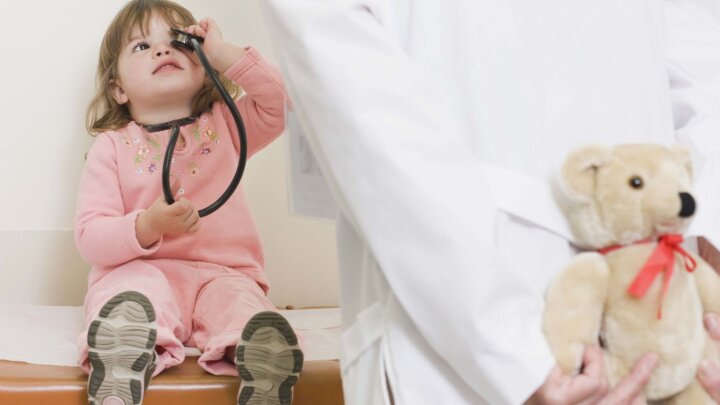 В Узбекистане удваивают список редких болезней детей для бесплатного лечения