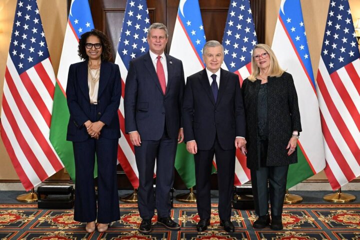 Шавкат Мирзиёев принял в Вашингтоне членов Палаты представителей Конгресса США