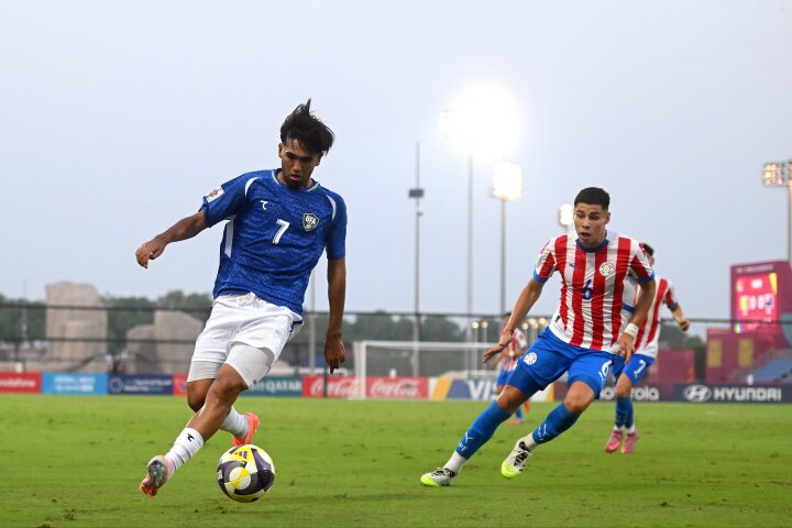 Сборная Узбекистана по футболу побеждает Парагвай