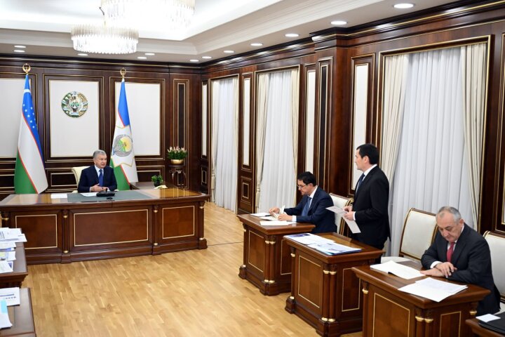 Шавкат Мирзиёев ознакомился с планами развития железных дорог