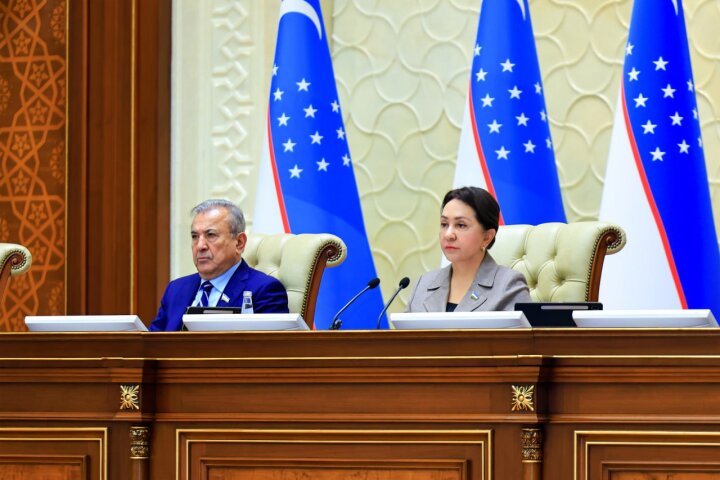 Сенат Узбекистана разрешил выписывать предупреждение нарушителям ПДД