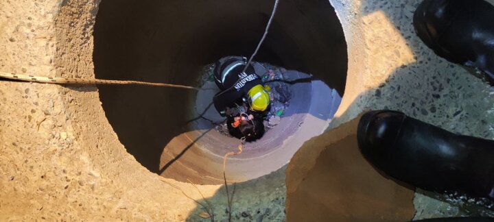 Маленькая девочка провалилась в колодец в Самарканде