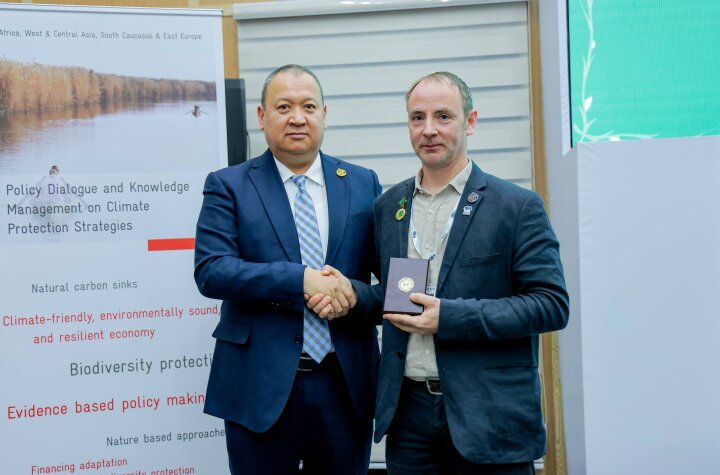 На CITES CoP20 в Самарканде наградили эксперта Фонда Зуккова