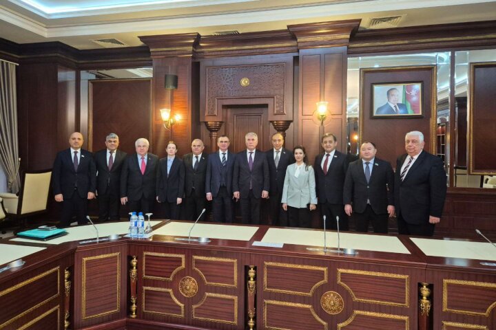 В Баку сенатор Узбекистана участвовал в международной конференции