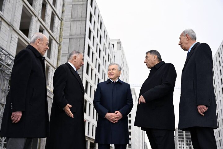 Шавкат Мирзиёев ознакомился со стройкой комплекса Sharq bahori в Новом Ташкенте