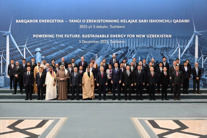 Президент запустил в Узбекистане 42 новых энергопроекта