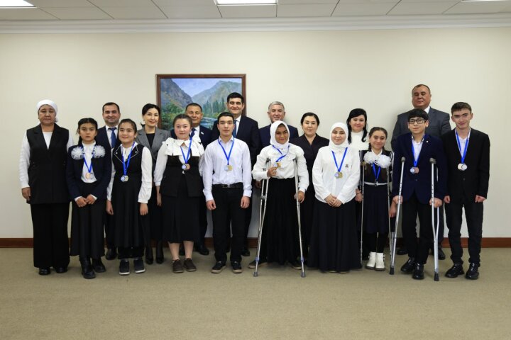 В Сенате Узбекистана прошел финал викторины для детей с инвалидностью