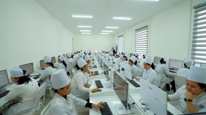 В Узбекистане присвоении категории медикам перевели в электронный формат