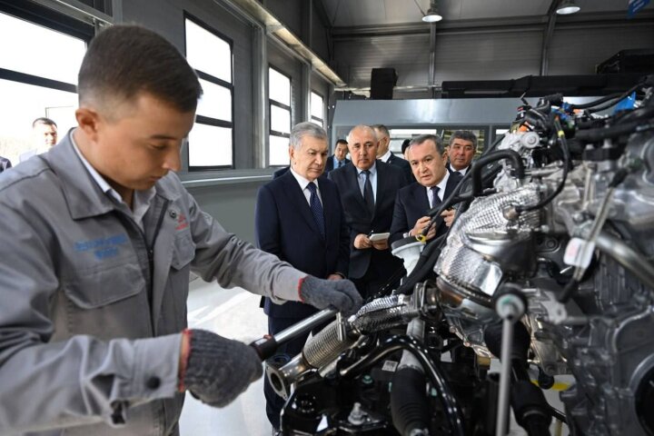 Президент отметил новые точки роста Джизакской области в промышленности