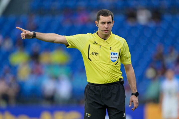 Бригада узбекских арбитров обслужит футбольный матч AFC