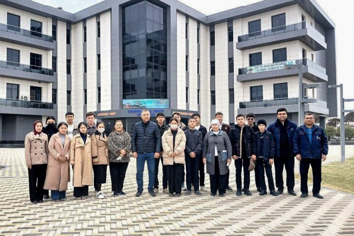 Школьники Яккабага встретились с сенатором Олий Мажлиса