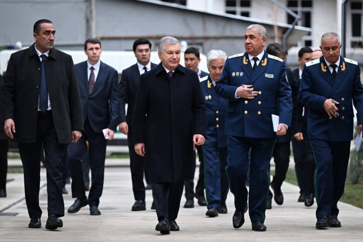 Президент посетил Правоохранительную академию в Ташкенте