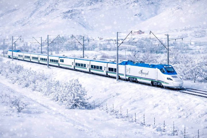 «Узбекистон темир йуллари» пустит дополнительные поезда «Afrosiyob» из Ташкента в Самарканд и Бухару