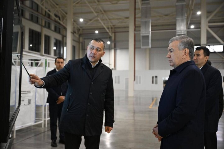 Президент Узбекистана посетил предприятие Invest Asia в Сырдарье