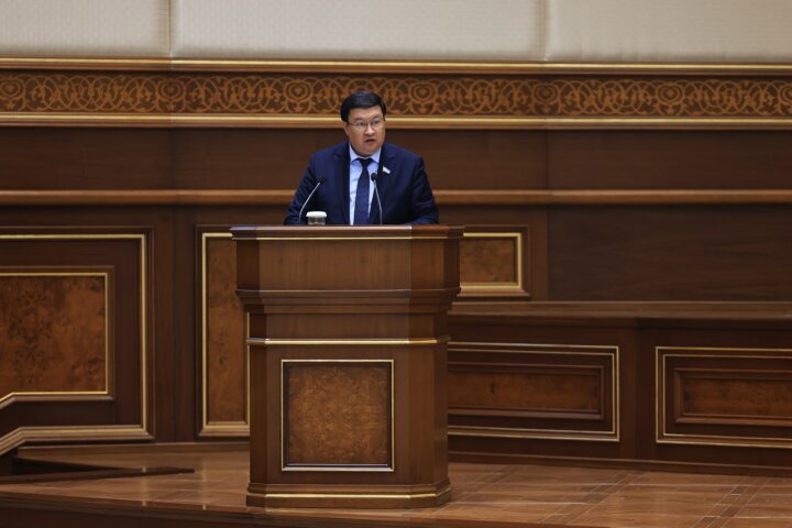 Сенат Узбекистана усилил ответственность за незаконную продажу рецептурных лекарств