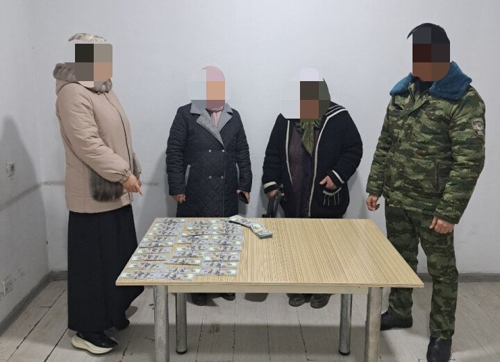 В Андижане женщина пыталась обмануть таможенников, спрятав $18 000 между хлебом