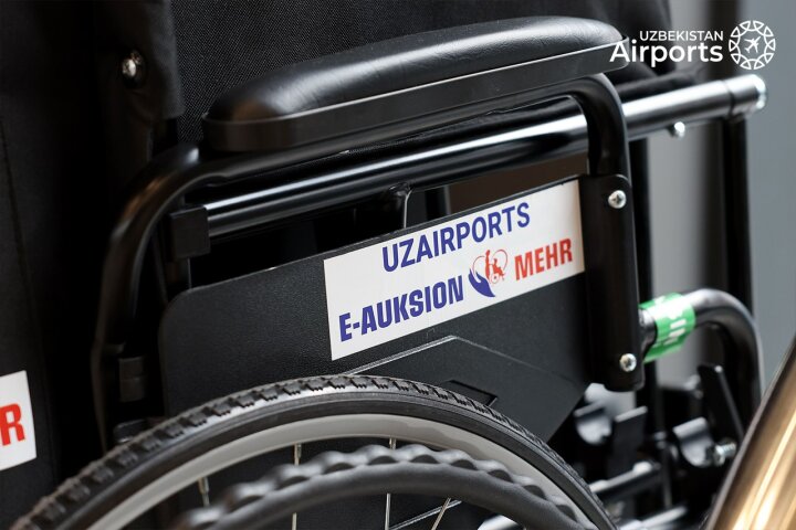 Аэропорт Ташкента получил 30 инвалидных колясок для пассажиров