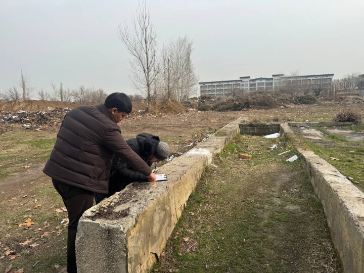Экологи Ташкента ликвидировали стихийную свалку у больницы ТашМИ-2