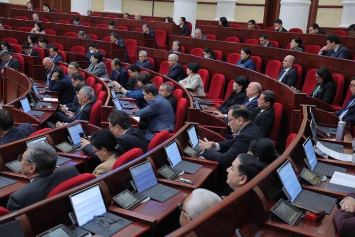 В Узбекистане депутаты приняли в первом чтении правила вывоза ювелирных полуфабрикатов