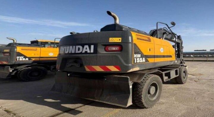 По запросу правообладателя, в Узбекистане на таможне задержали 2 экскаватора «HYUNDAI»