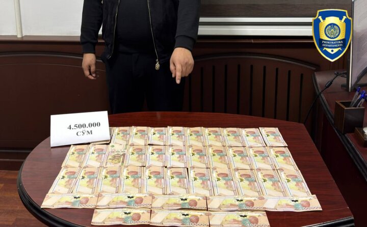 В Гулистане мужчина за взятку пообещал списать задолженность с предпринимателя за водоснабжение