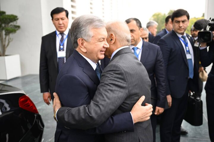 Шавкат Мирзиёев завершил свой государственный визит в Пакистан и отправился в Ташкент