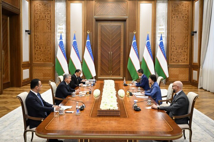 Шавкат Мирзиёев провёл встречу с Президентом Азиатского банка инфраструктурных инвестиций