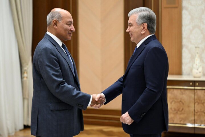 Шавкат Мирзиёев обсудил с Сумой Чакрабарти Стратегию «Узбекистан-2030»