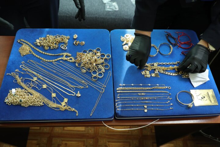 Сотрудники таможни в аэропорту Ташкента пресекли случаи незаконного ввоза и вывоза золота