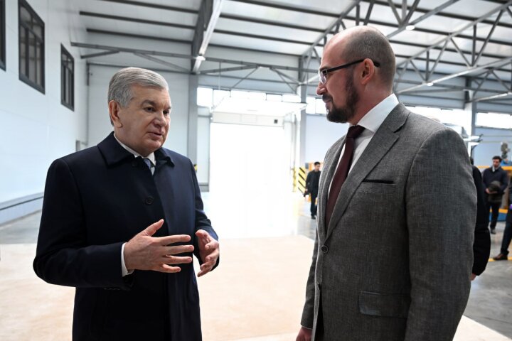 В Ахангаранском районе Шавкат Мирзиёев посетил завод Enco Group